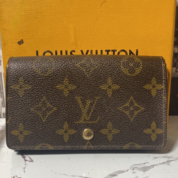 Authentic Louis Vuitton Monogram Bifold Zippy Wallet with chain - Picture 3 of 15